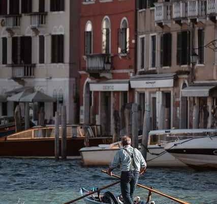 Jak dbać o uszczelnienia drzwi i okien kampera w upałach – skuteczna ochrona